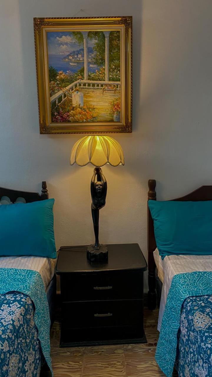 Hostal Velvet Plaza ซานตา อานา ภายนอก รูปภาพ